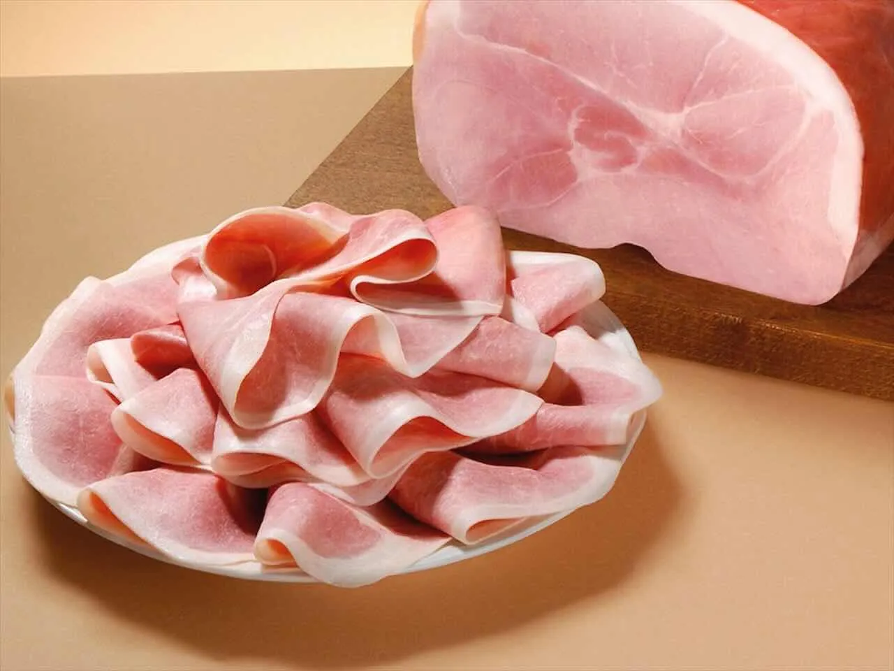 Il prosciutto cotto è sconsigliato in gravidanza? Ecco cosa devi sapere